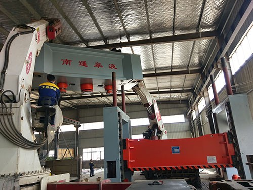 江西合模機搬運